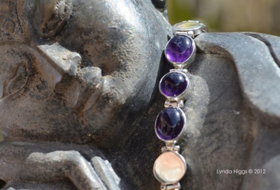 oval hinged bracelet (african amethyst)