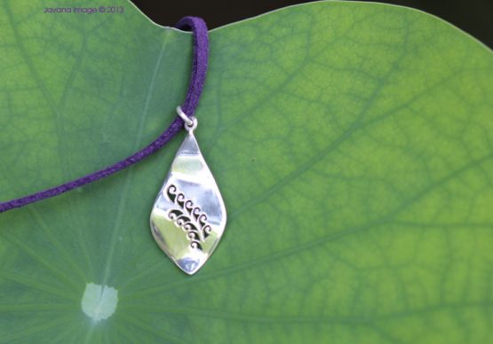 jali leaf pendant