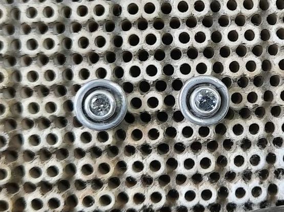 Grey spinel oxidized studs - Image 2