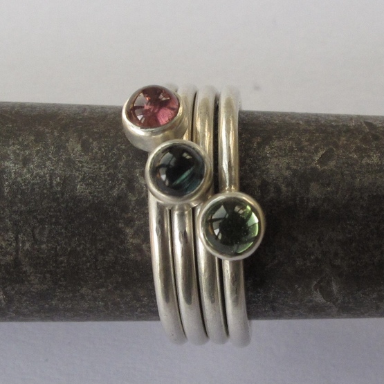 pink or green cabochon tourmaline ring - Image 2